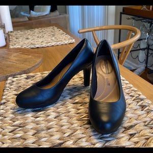 Clark’s size 7 black cushion heels